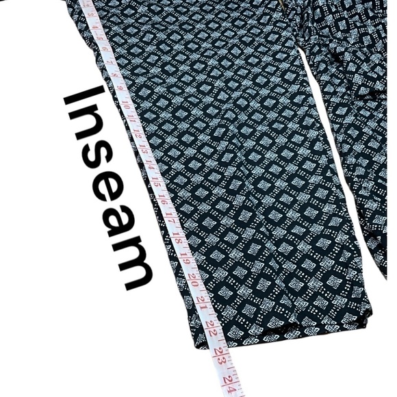 OLD NAVY 100% Rayon Black and White Jumpsuit Crossover Back Side Slash Pockets M - Picture 8 of 11